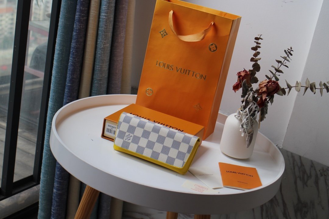 Louis Vuitton Daimer Wallet White