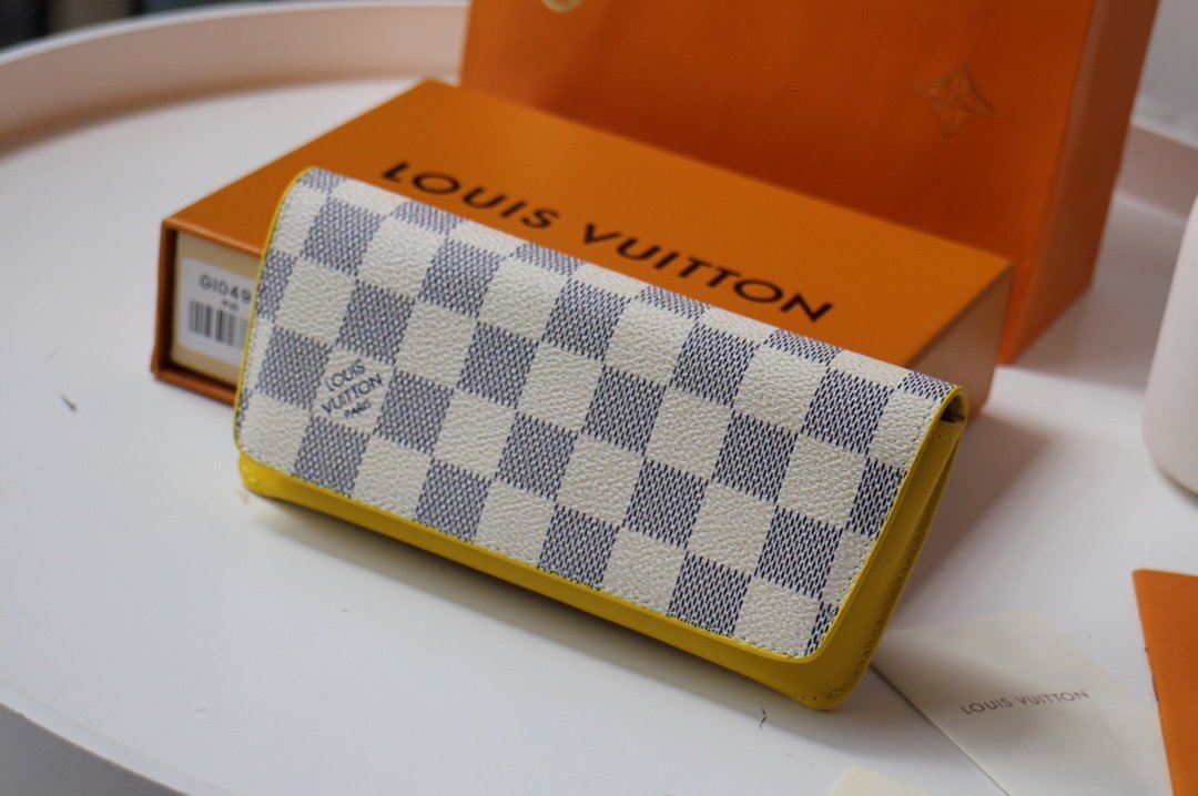 Louis Vuitton Daimer Wallet White
