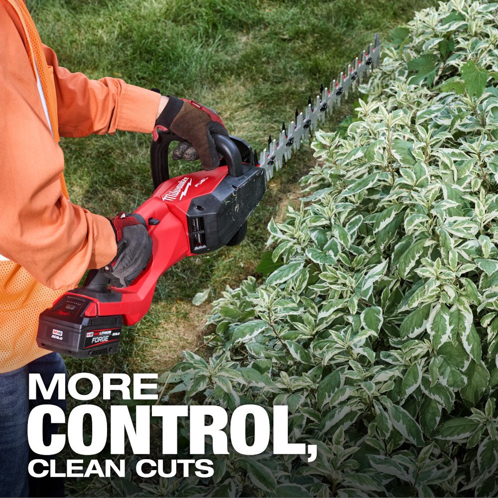 Milwaukee 3034-21 M18 FUEL 30-Inch Hedge Trimmer Kit with Battery & Charger