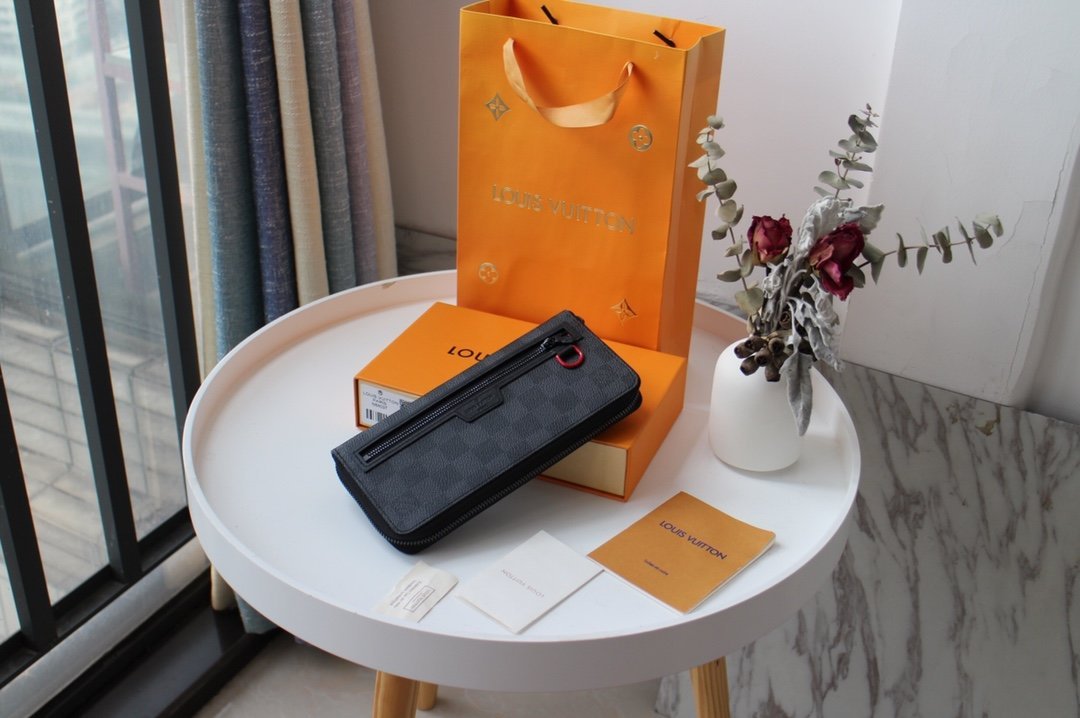 Louis Vuitton Daimer Graphite Black