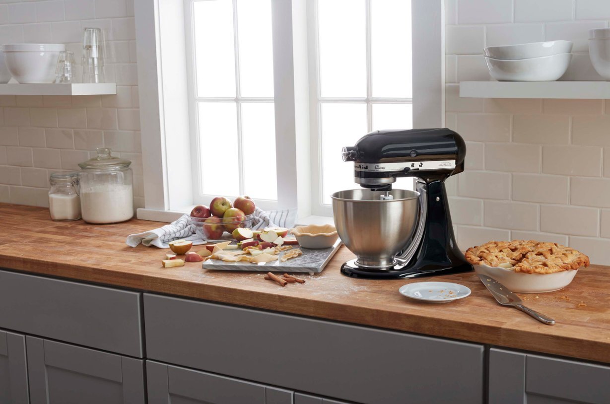 KitchenAid - Classic Series 4.5 Quart Tilt-Head Stand Mixer - K45SSOB - Onyx Black