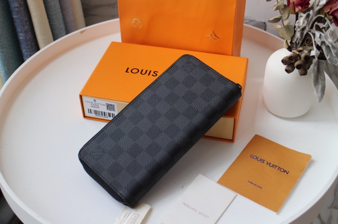 Louis Vuitton Daimer Graphite Black